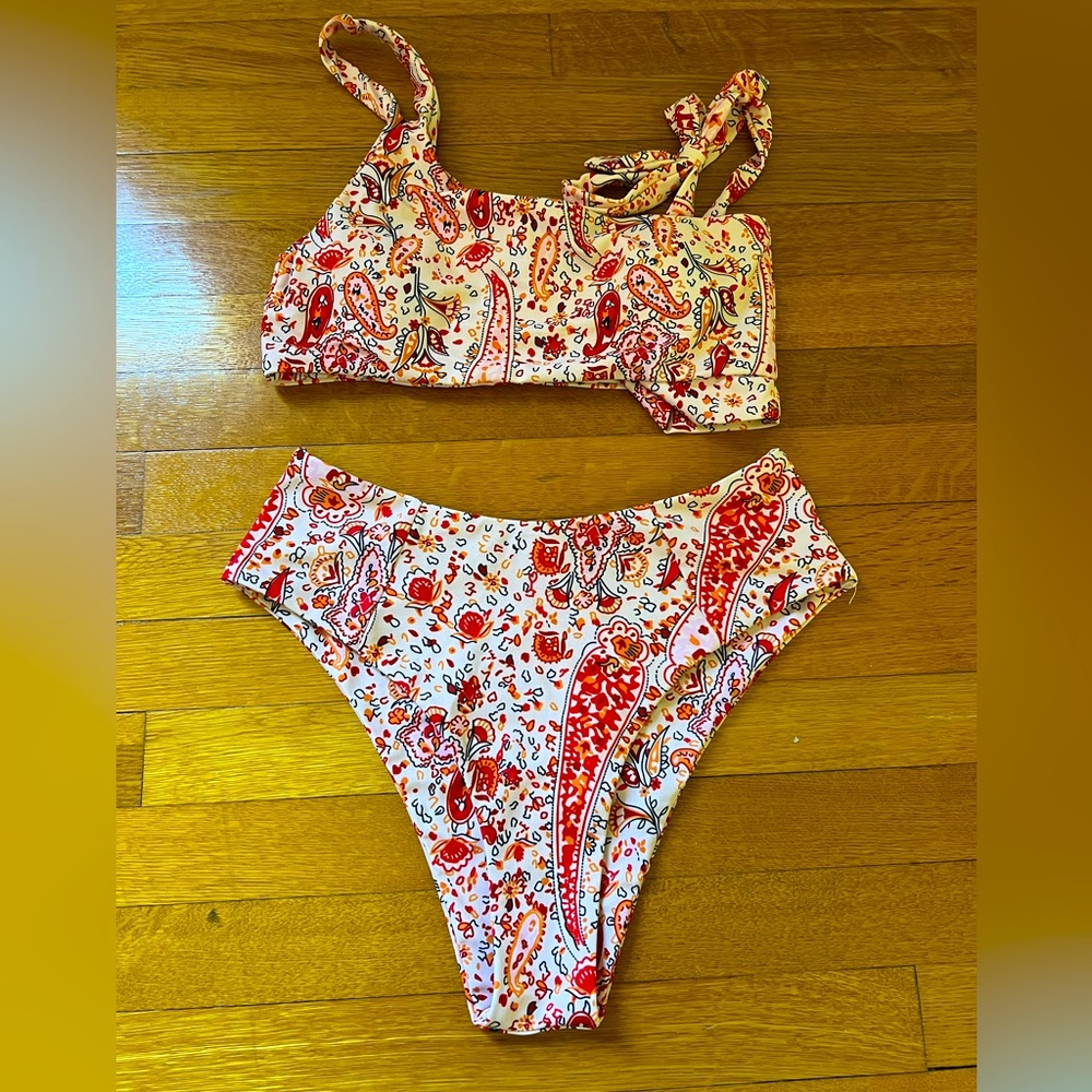 Boho floral bikini NWT size medium